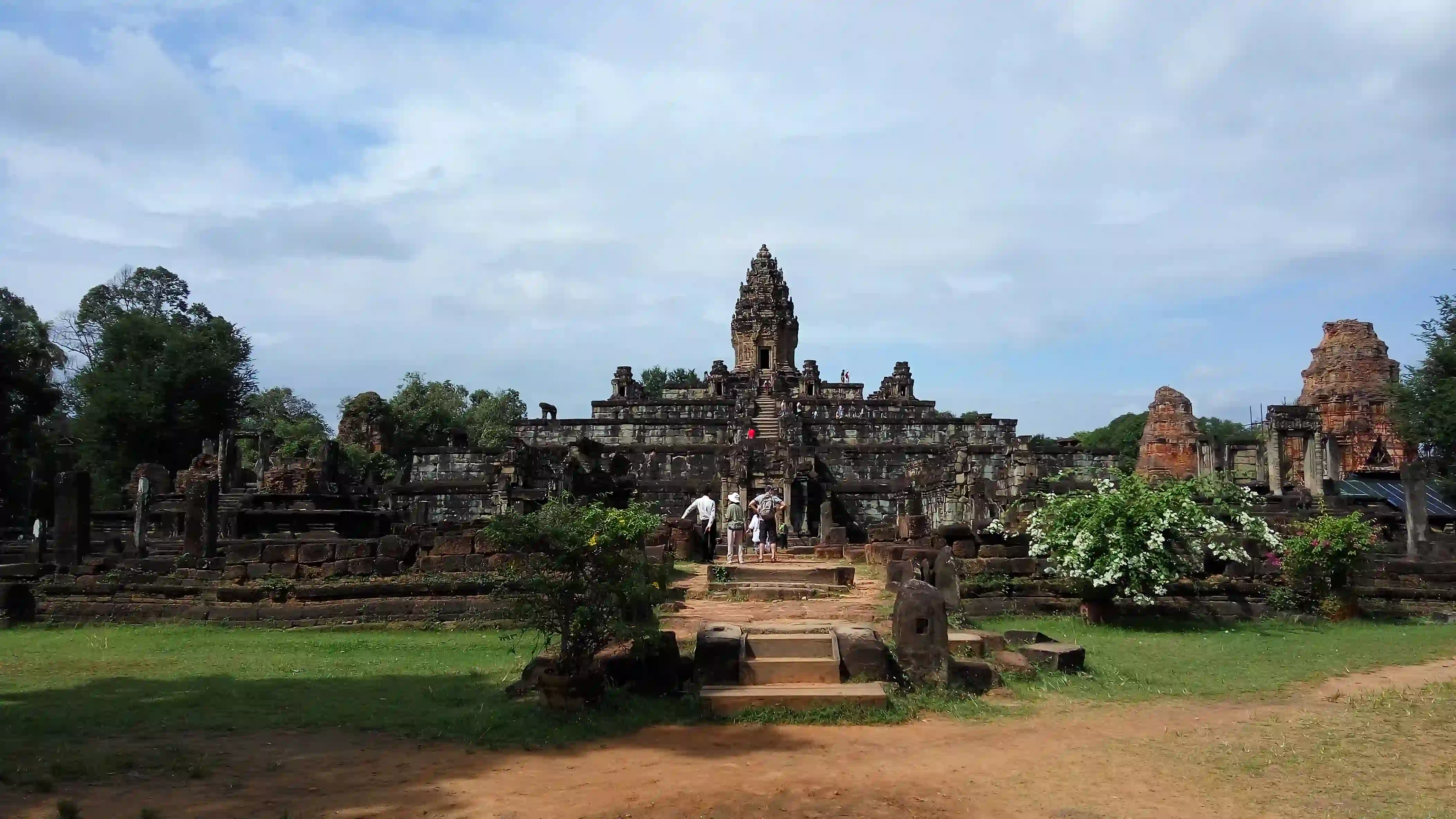 Bakong_Temple_Serva_Travel