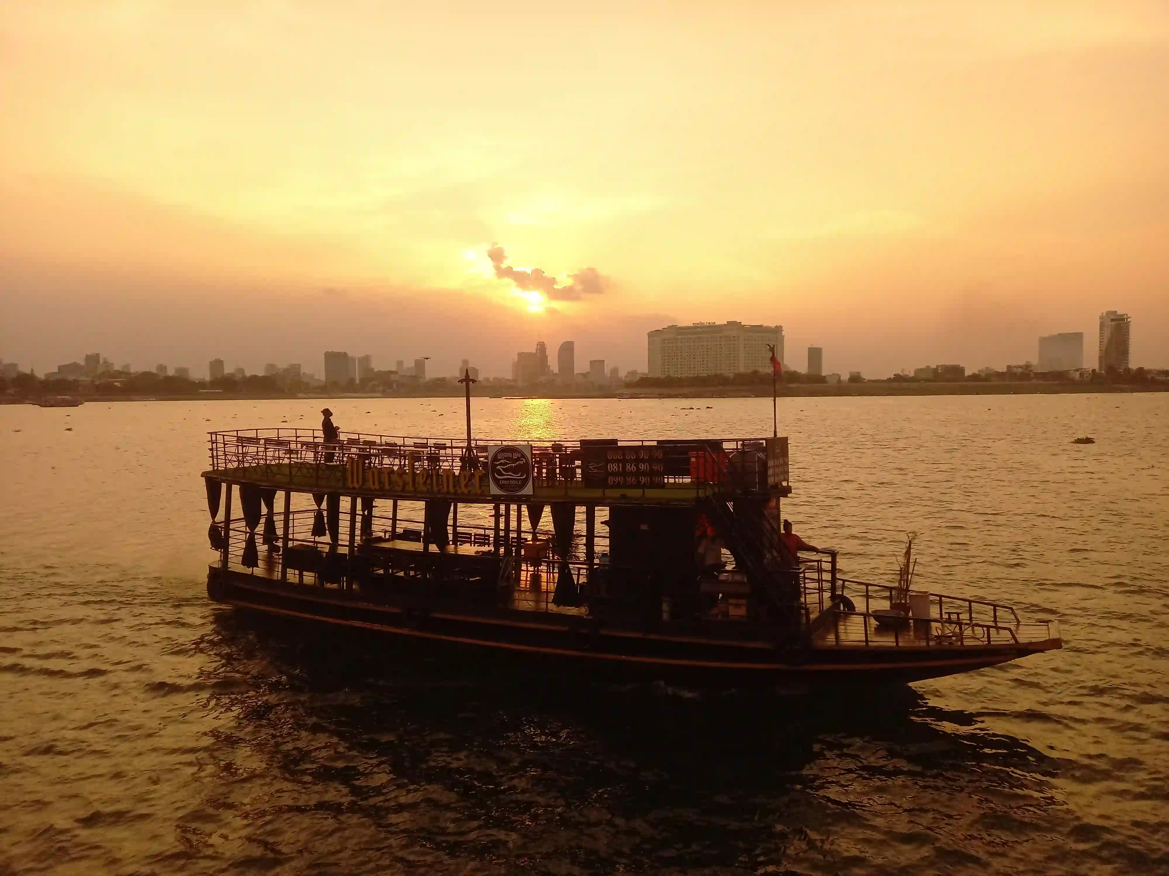 Sunset_Boat_Tonle_Mekong_Serva_Travel